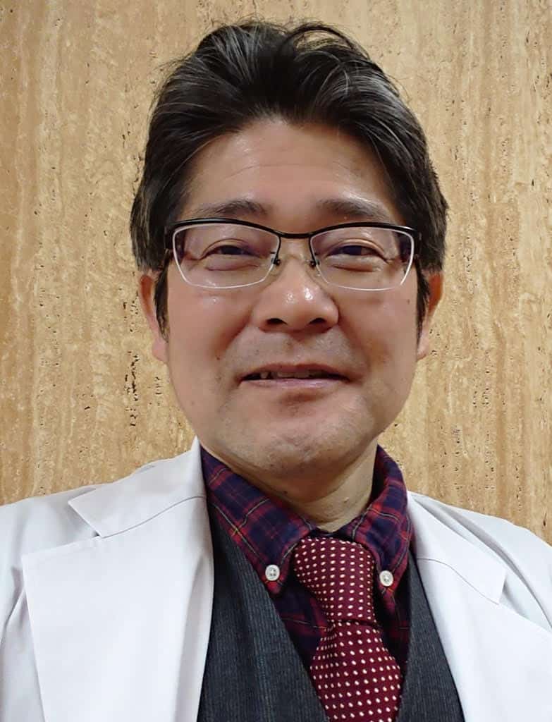 japanese-doctor-conducts-laughter-yoga-in-hospital