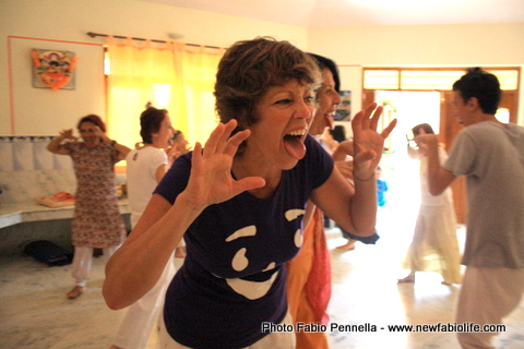 laughter-yoga-at-qigong-event