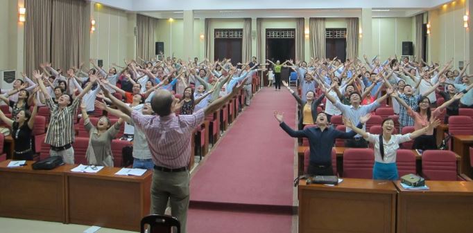 laughter-yoga-in-vietnam