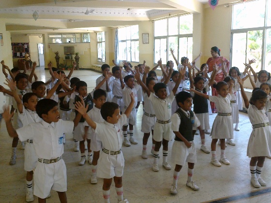 amazing-laughter-yoga-session-with-school-children