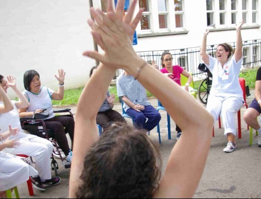 laughter-yoga-in-hospital