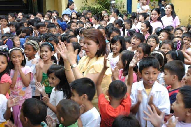 laughter-yoga-for-philippines-students