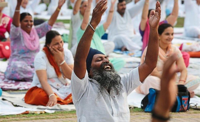 laughter-yoga-for-cancer-survivors-in-india